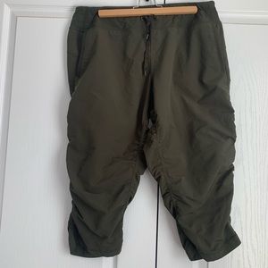 Cropped Light-Weight Capris!